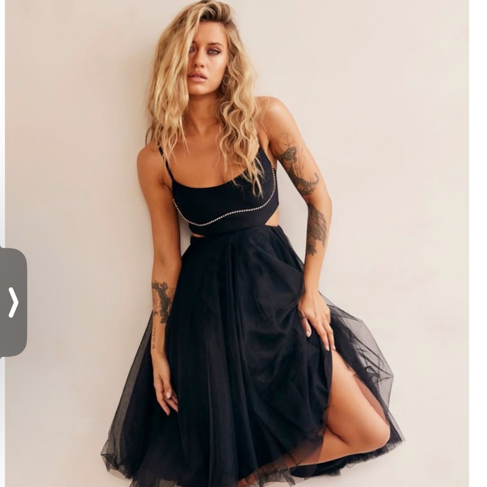 Elegant Black Sleeveless Dress